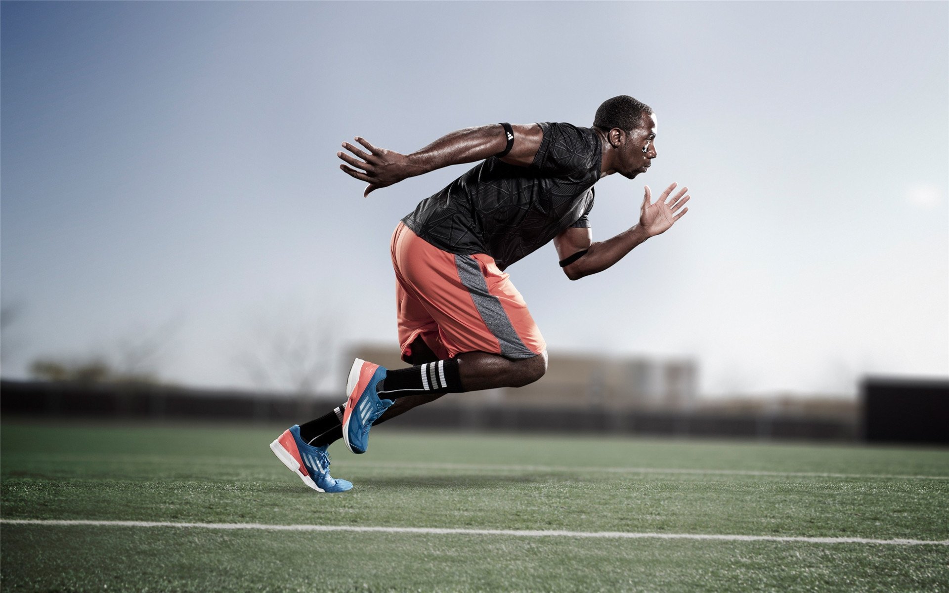 莱万多夫斯基迎来十赛季高光表现，切尔西球迷沸腾！